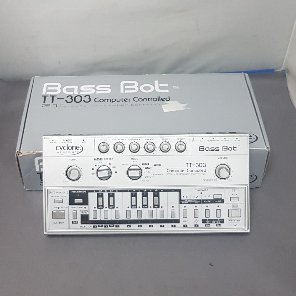 Pre-owned Cyclone Analogic Cyclone Bass Bot TT-303 MK1 - Own4Less